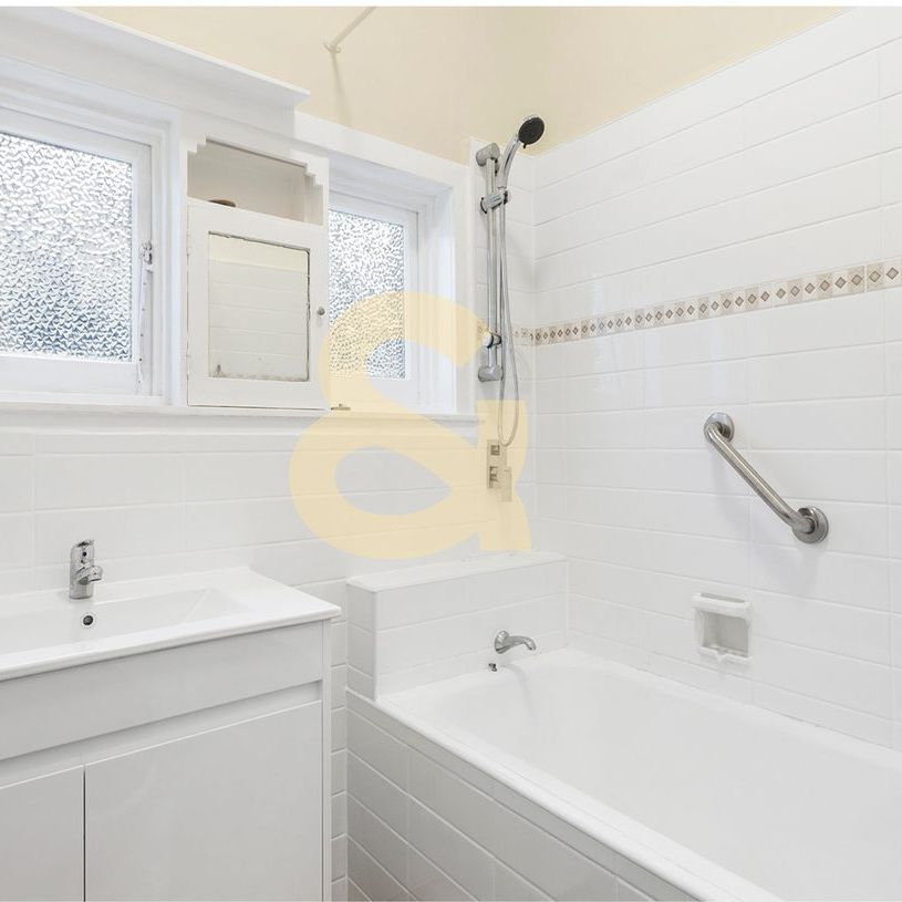 Character Bungalow with Huge Yard, Perfect Maroubra Location - Photo 1