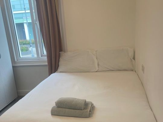 Studio Flat, Wood Lane, W12 - Photo 1