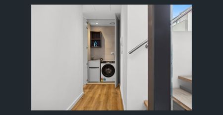 Stylishly Furnished Urban Retreat in the Heart of Rosebery - Photo 4