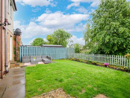 4 bedroom semi-detached house to rent - Photo 2
