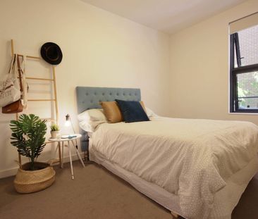 "Comfortable Inner-city living" - Photo 2