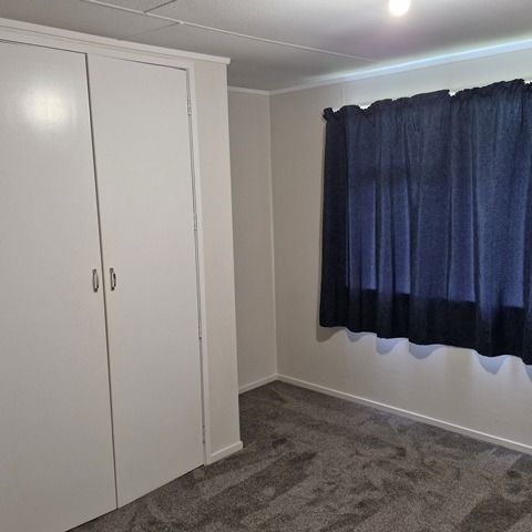 WEST HARBOUR - Newly Renovated 3 Bedroom Home - Photo 1