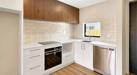 SYDENHAM - TWO BEDROOM TOWNHOUSE, TWO HEAT PUMPS, OFF STREET PARK - Photo 2