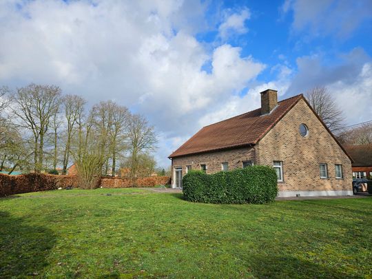 Laagbouwwoning met 1 slaapkamer, garage en zonnige tuin - Photo 1