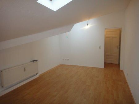Charmante, gemütliche 2,5-Zimmer-Altbau-DG-Wohnung in Rheinnähe für junge Leute - Photo 3