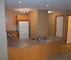 2 Bedroom Condo Available in Deer Park! With underground heated parkin - Photo 5