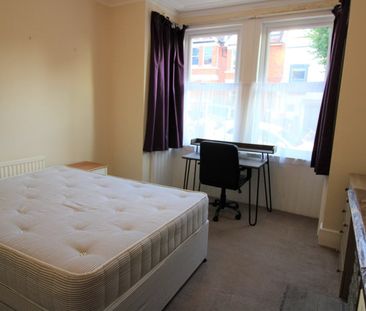 5 Bed Semi-Detached House, Osborne Road, BN1 - Photo 3