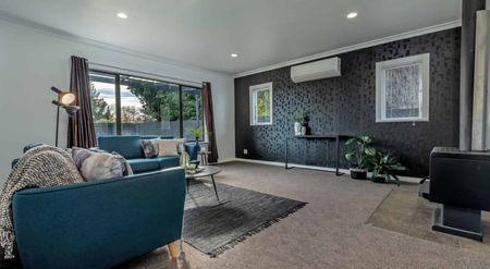 Treasure on Tremaine Avenue! - Photo 5