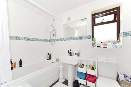 Well presented, ground floor flat 0.5 miles from Bourne End town centre and train station - Photo 5