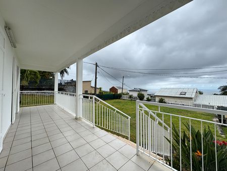 A LOUER - Sainte-Clotilde - La Bretagne - Maison T4 de 97,51 m2 implantée sur 812 m2 de terrain avec garage - Photo 4