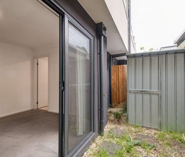 Modern, Low-Maintenance Living In A Central Boronia Location - Photo 6