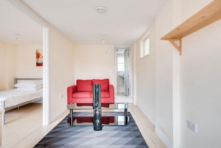 6 bedroom house to rent - Photo 3