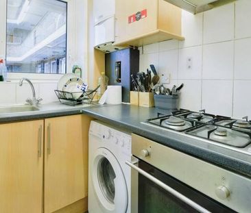 3 bedroom flat to rent - Photo 1