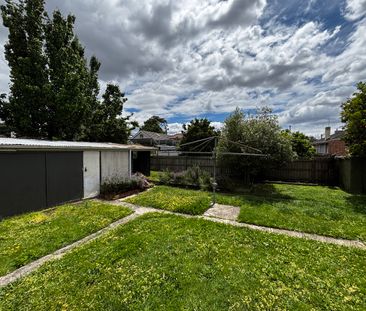 3 Burns Avenue, Murrumbeena VIC 3163 - House For Rent | Domain - Photo 3