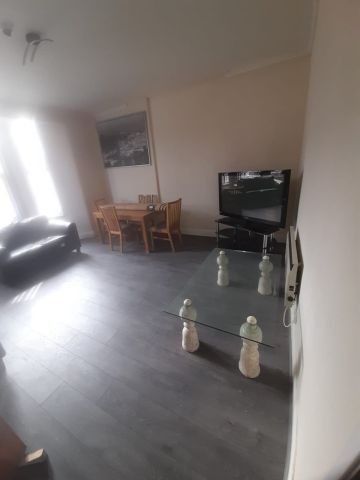 1 Bed Flat, City Road, B16 - Photo 3