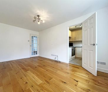 2 bedroom Semi-detached bungalow to rent - Photo 3