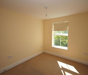 1 bedroom Apartment to let - Photo 2