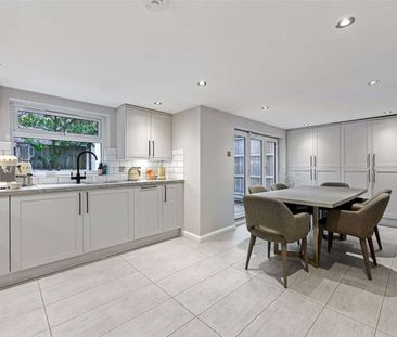 A wonderful 3 bedroom semi detached cottage, set within the heart o... - Photo 3