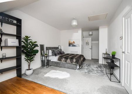 4 bedroom semi-detached house to rent - Photo 5