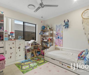 Beautiful Low Set Home - Photo 4