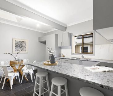 Charming Cottage in Prime Location! - Photo 5