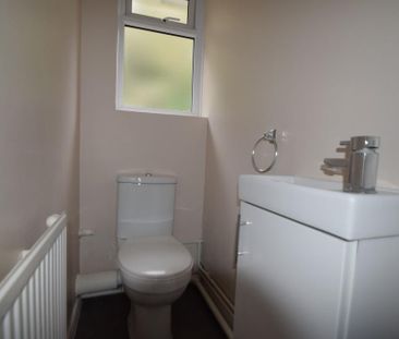 3 bedroom terraced house to rent - Photo 2