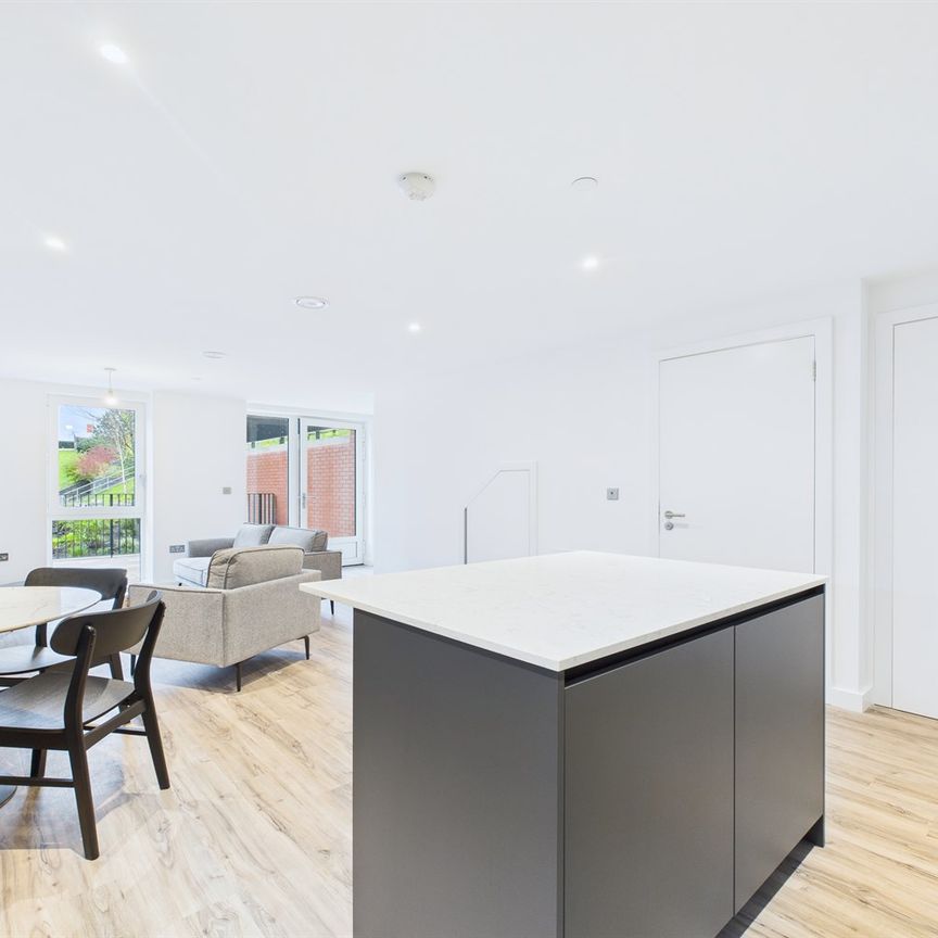 Town House to Rent: Shale Lane, M5 - Photo 1