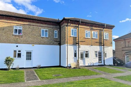 Raglan Road, Knaphill, Woking, Surrey, GU21 2AR - Photo 3