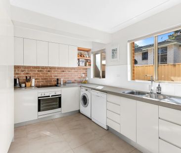 Designer style and boutique tri level townhouse - Photo 3