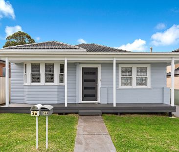 Charming Corrimal Cottage In Quiet Locale - Photo 1