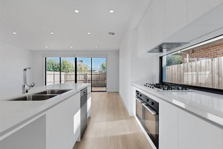 Brand New Townhouse 4 Bedrooms 4 Ensuites - Photo 3