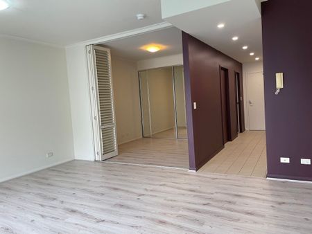 One Bedroom Apartment with Registered Car Space - Photo 4