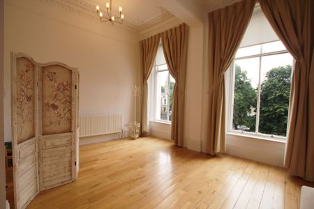 Royal Crescent, Park, Glasgow - Photo 2