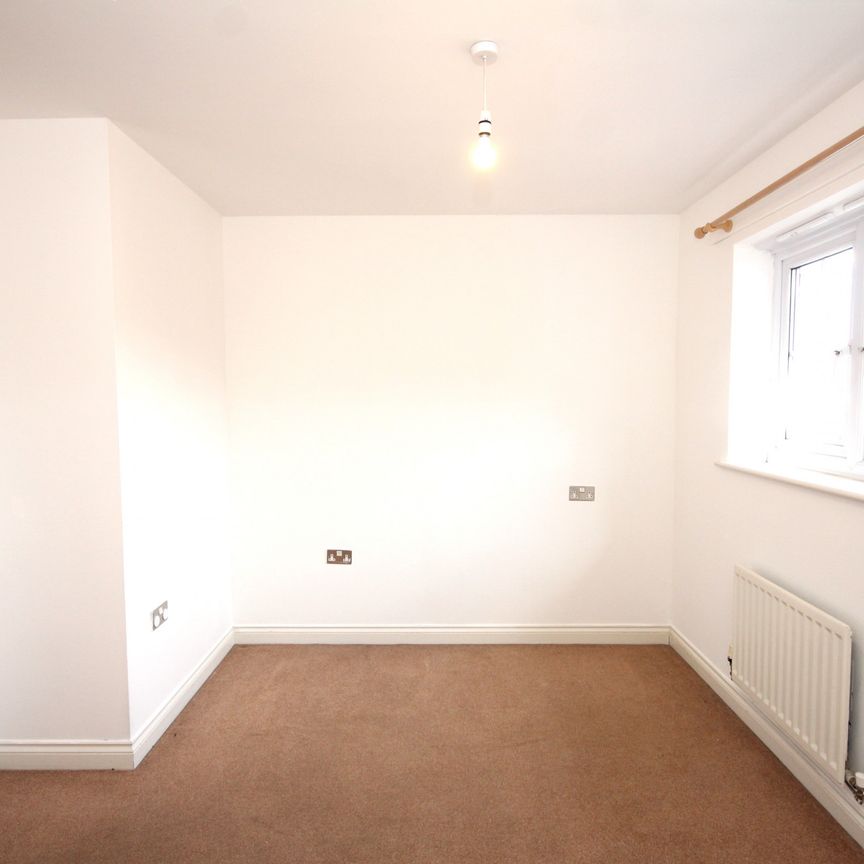 Firbank, Bamber Bridge - Photo 1