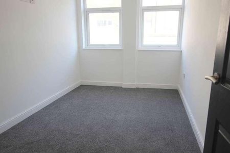 Old Court Street, Hyde, SK14 - Photo 2