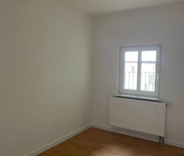 Große 4-Zimmer Wohnung in zentraler Lage mit Balkon - Photo 1