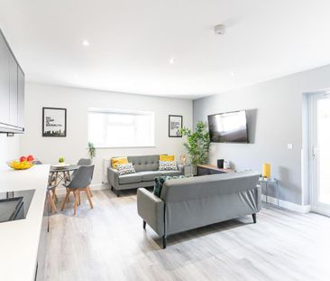 Cromwell Road #16 - Photo 2