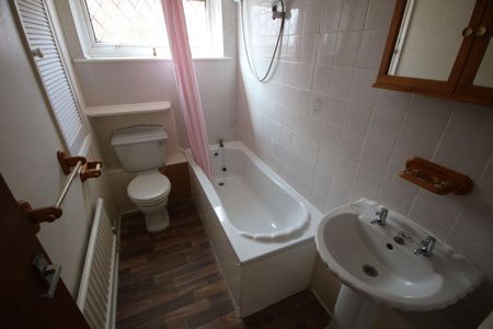 2 bedroom semi-detached house to rent - Photo 5