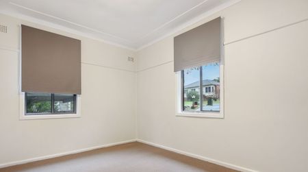 Renovated House Close to University - Photo 3