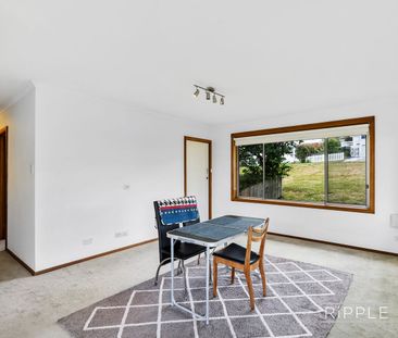 Charming 2 bedroom unit - Photo 1