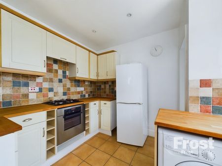 Thorpe Lea Road, Egham, Surrey,TW20 - Photo 4