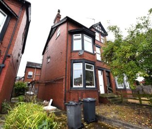 7 bedroom House in Headingley Avenue, Headingley - Photo 1