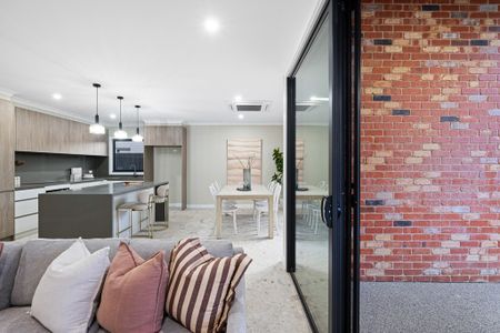 Exceptional Contemporary Living In Abury Cbd - Photo 3