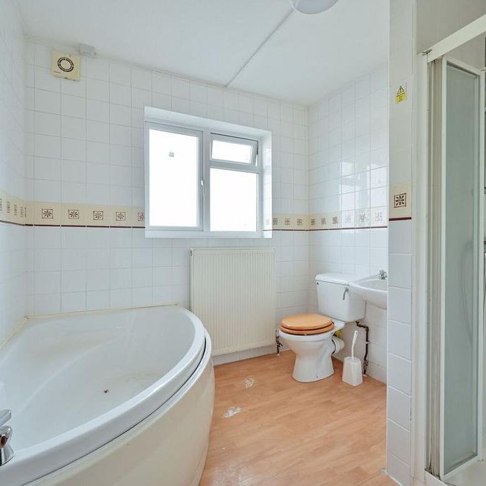 Maisonette to rent - Photo 1