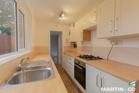 2 bedroom terraced house to rent - Photo 2