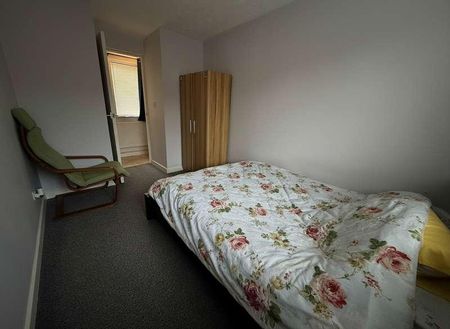 Bedroom Apartment With Parking Available Now!!, LN5 - Photo 4