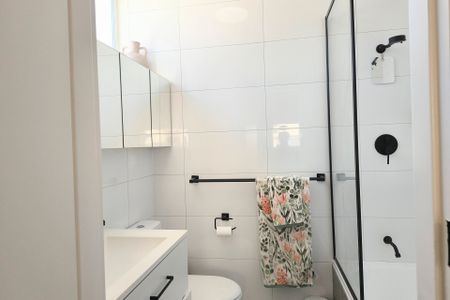 Cosy one bed in heart of South Yarra - Photo 5