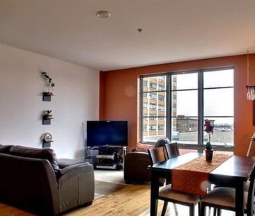 Superbe condo style penthouse sur deux niveaux de 1000 pc - Photo 3