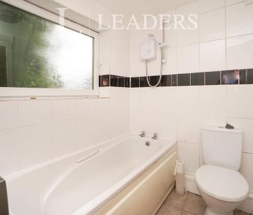 1 bedroom in a house share to rent - Photo 5