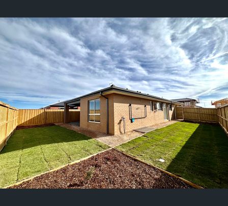 8 Sustain Street, Mambourin, Vic 3024 - Photo 1